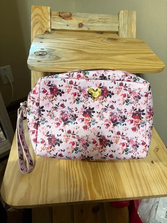 Betsey Johnson Floral Heart Large DOUBLE WRISTLET - NWOT - Picture 8 of 8